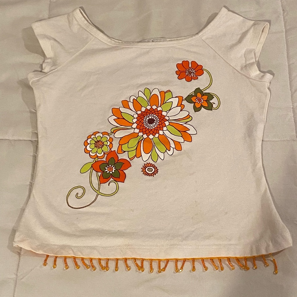 floral vintage top with cute orange beads on the bottom ♡︎